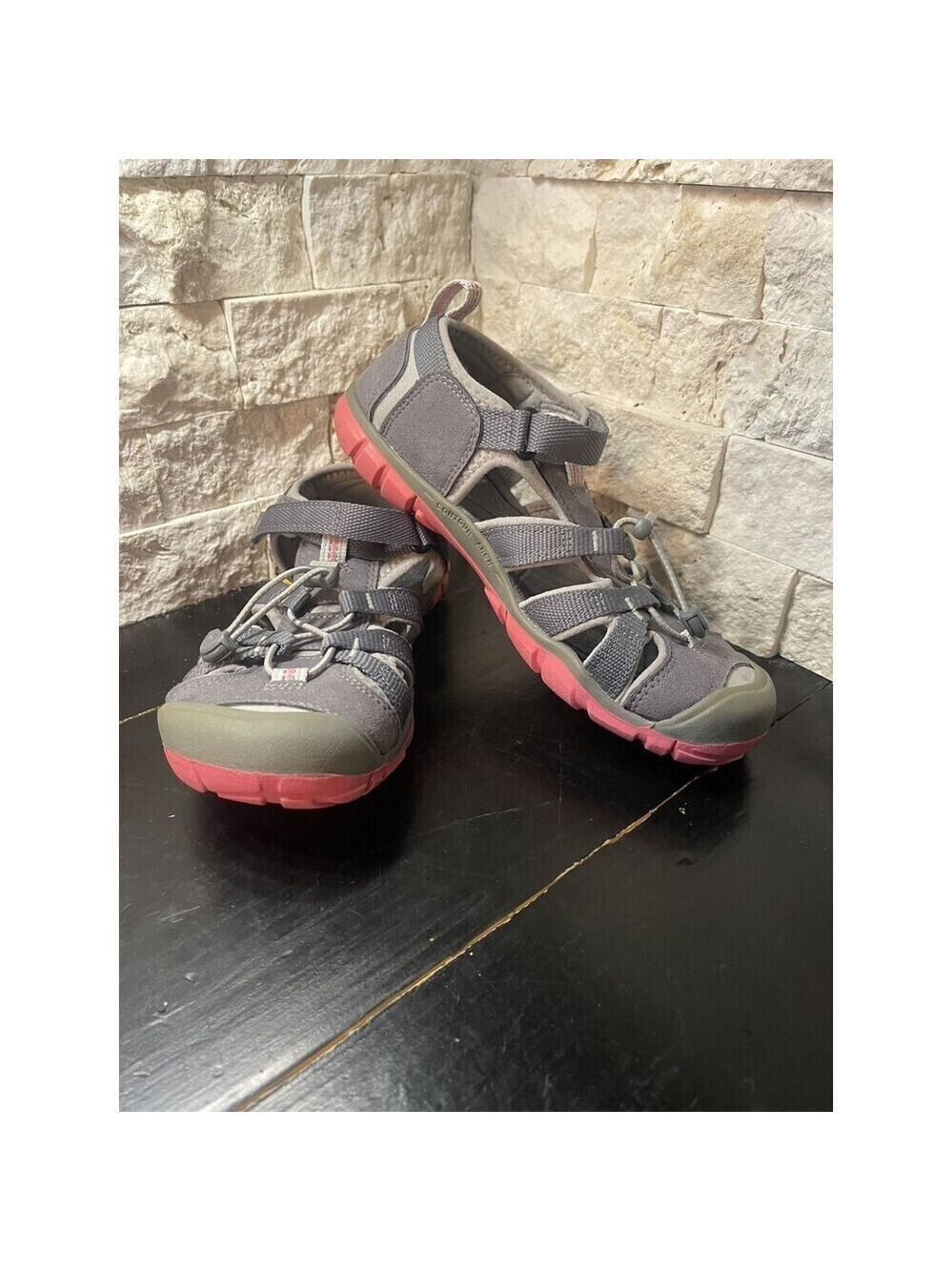 KEEN SEACAMP SIZE 5 SANDALS II CNX 1020702 STEEL GREY/RAPTURE ROSE DRAWSTRING